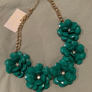🌼Rich, colorful Green Daisy Statement Necklace.